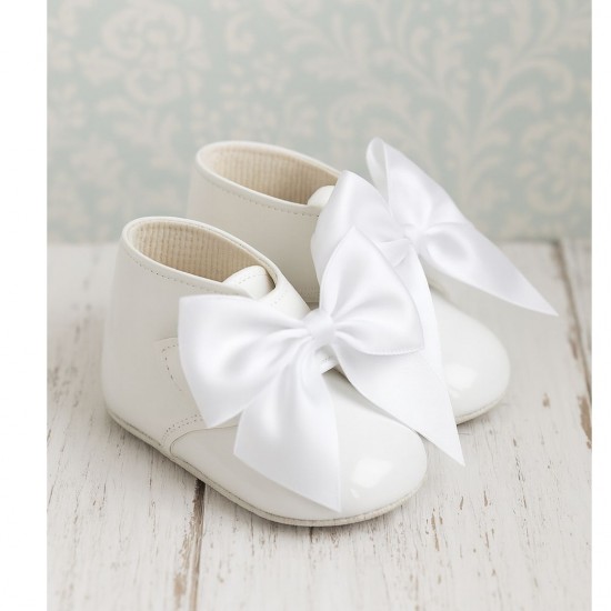 Baby pod boots white