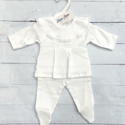 White over sized collar cotton two piece. White over sized collar cotton two piece.